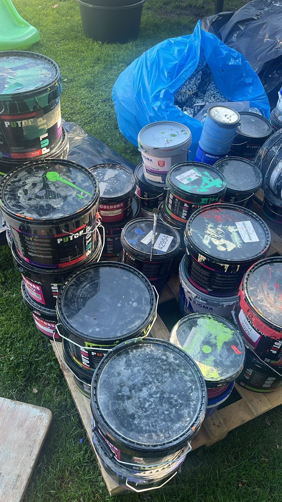Gratis Grote partij verf  - Diverse kleuren en volumes, Gebruikt, Blauw, Beits, Ophalen of Verzenden