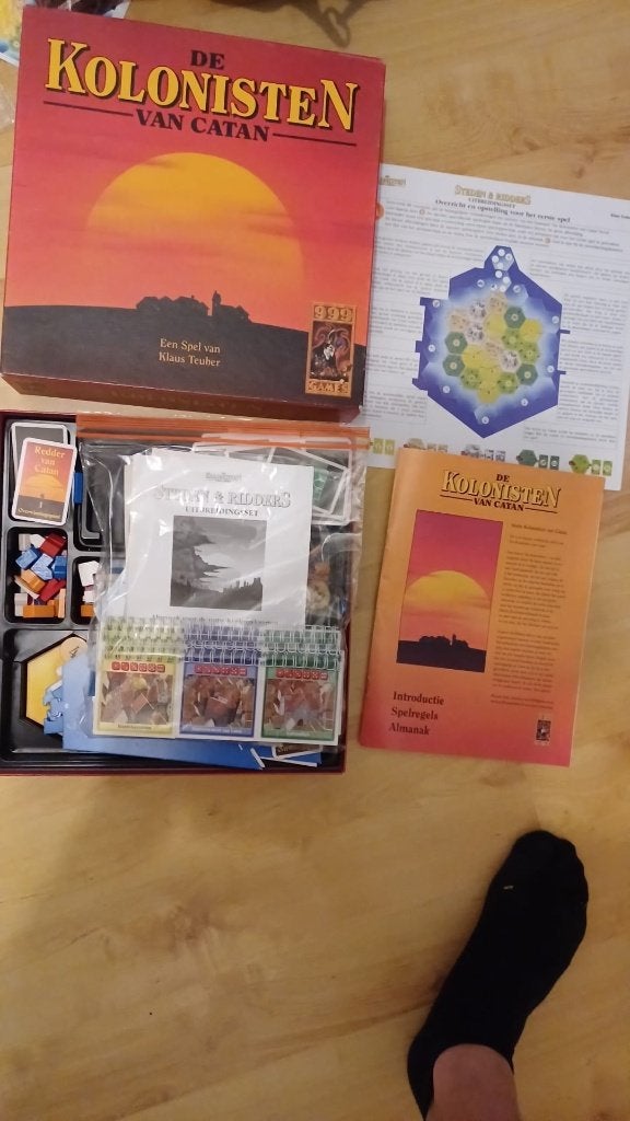 bordspellen Catan basisspel + Steden en Ridders in 1 doos, Hobby en Vrije tijd, Een of twee spelers, Ophalen of Verzenden, Zo goed als nieuw