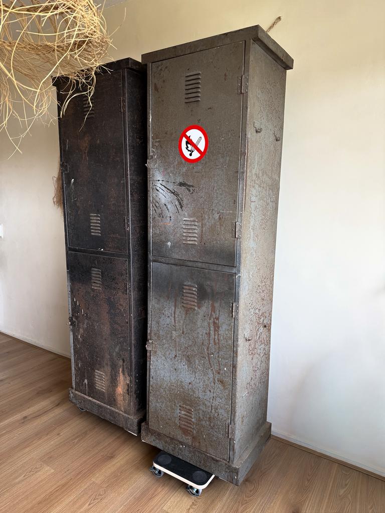 2 vintage lockerkasten, echte oude met originele details, Huis en Inrichting, Kasten | Lockerkasten, Ophalen, Gebruikt, Vintage