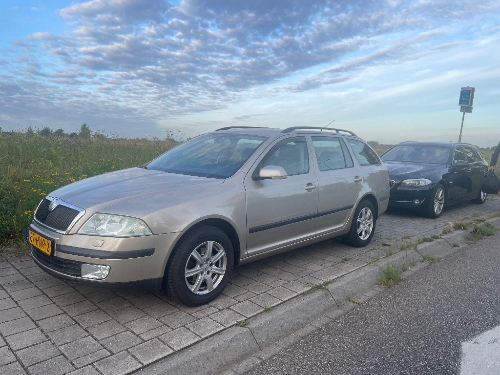 Skoda Octavia 2.0 Combi FSI 110KW 2005 Beige, Auto's, Skoda, Voorwielaandrijving, 4 cilinders, 1984 cc, Beige
