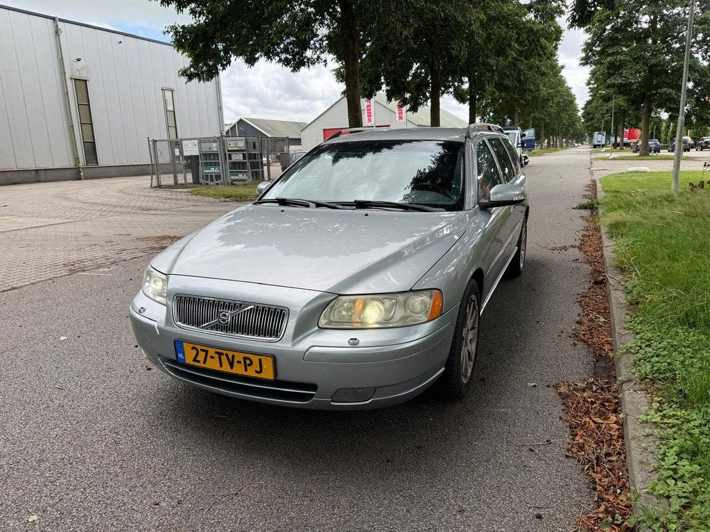 Volvo V70 2.4 D5 AWD Edition Sport, Auto's, Volvo, Automaat, 197 €/maand, Diesel, Vierwielaandrijving