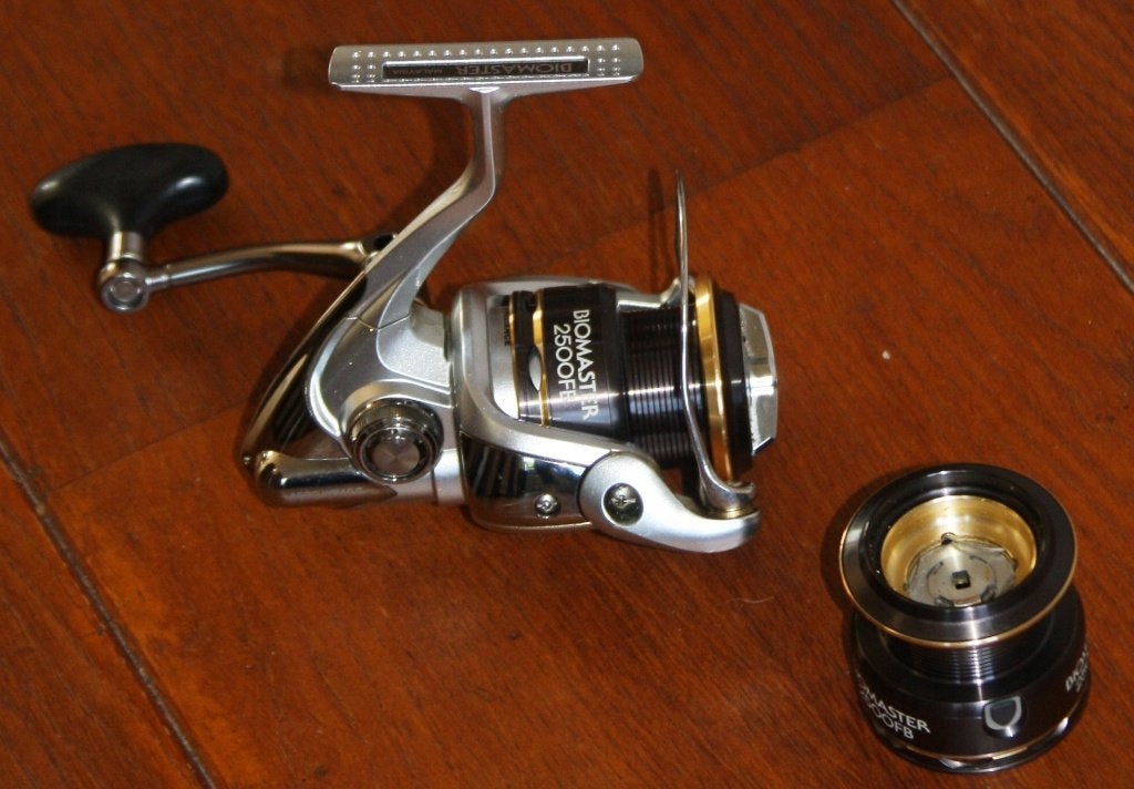 Shimano Biomaster 2500FB met Reserve Spoel in PERFECTE Staat, Watersport en Boten, Hengelsport | Algemeen, Ophalen of Verzenden