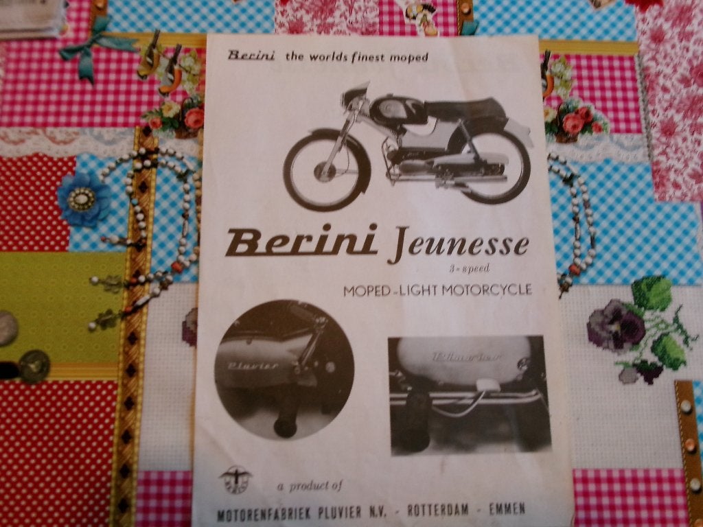 Berini Jeunesse folder - Engelstalig, Ophalen of Verzenden, Zo goed als nieuw