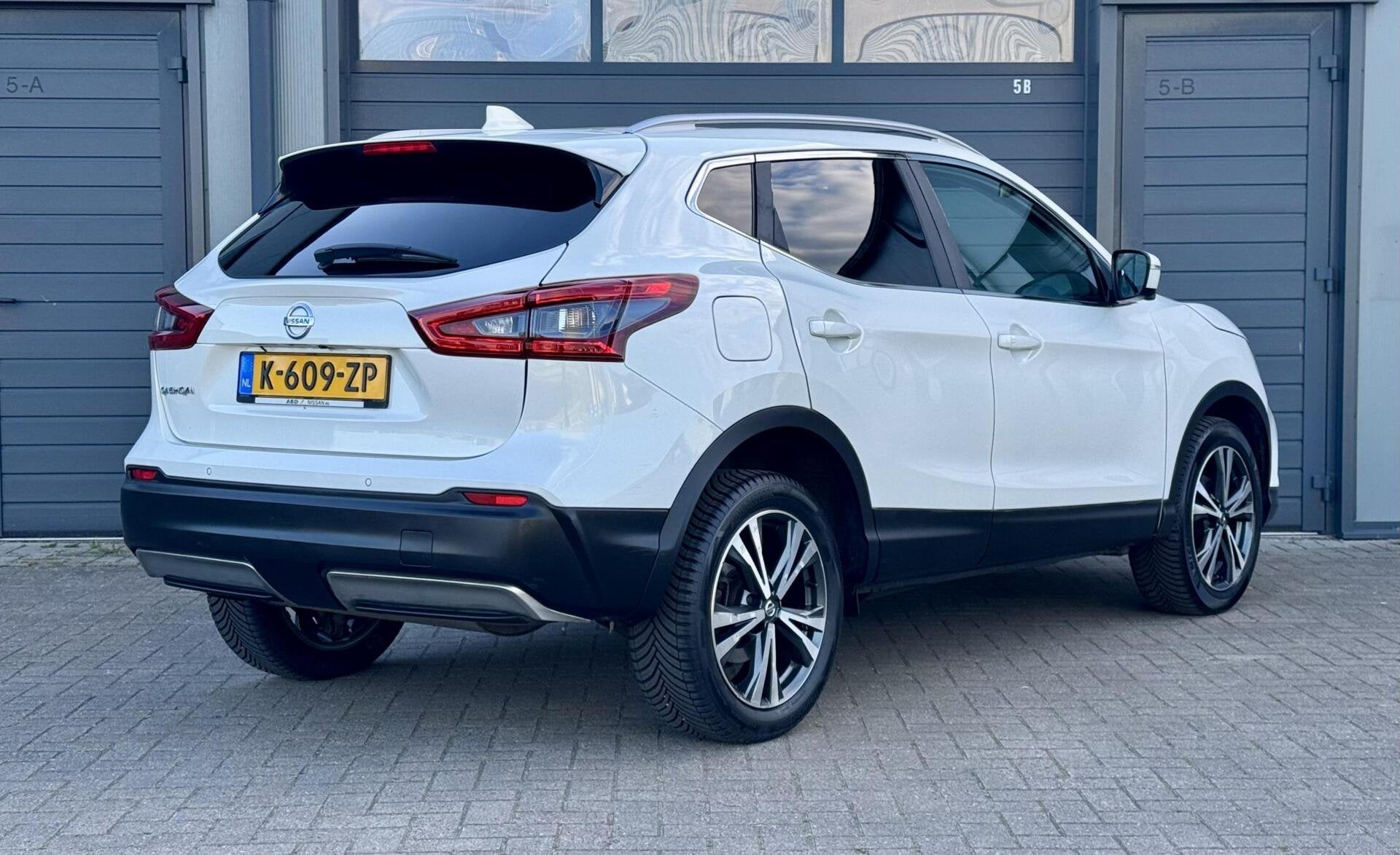 Nissan Qashqai 1.2 - 116pk N-Connecta | AUTOMAAT | Nieuwe Mo, Auto's, Dealer onderhouden, Stof, Gebruikt, 4 cilinders