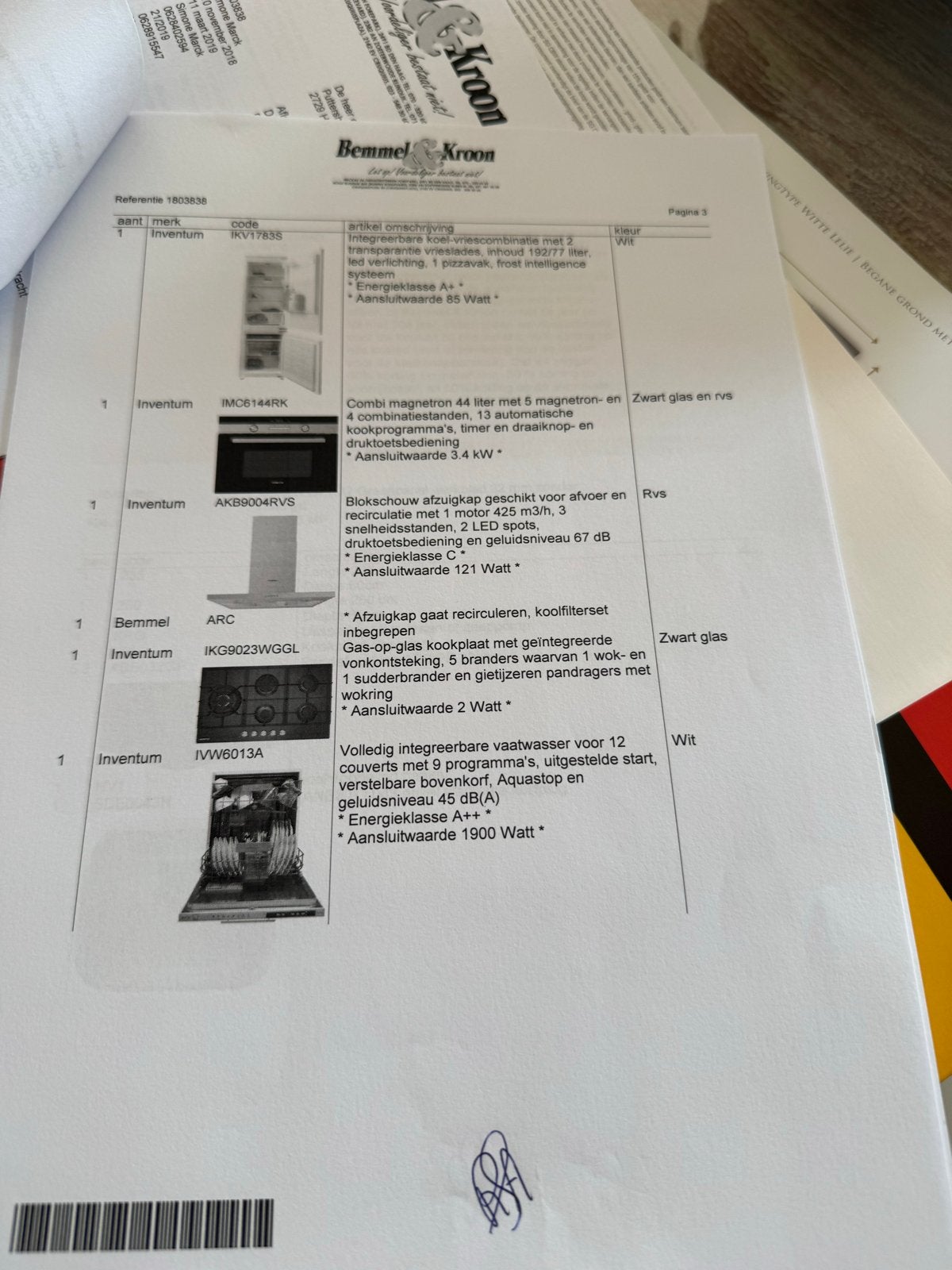 Foto 10 van Moderne hoekkeuken, 7 jaar oud, zo goed als nieuw