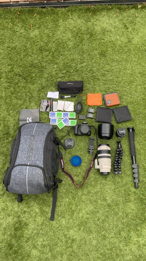 Canon EOS 250d + lenzen/accesoires, Ophalen, Spiegelreflex, Canon, Zo goed als nieuw