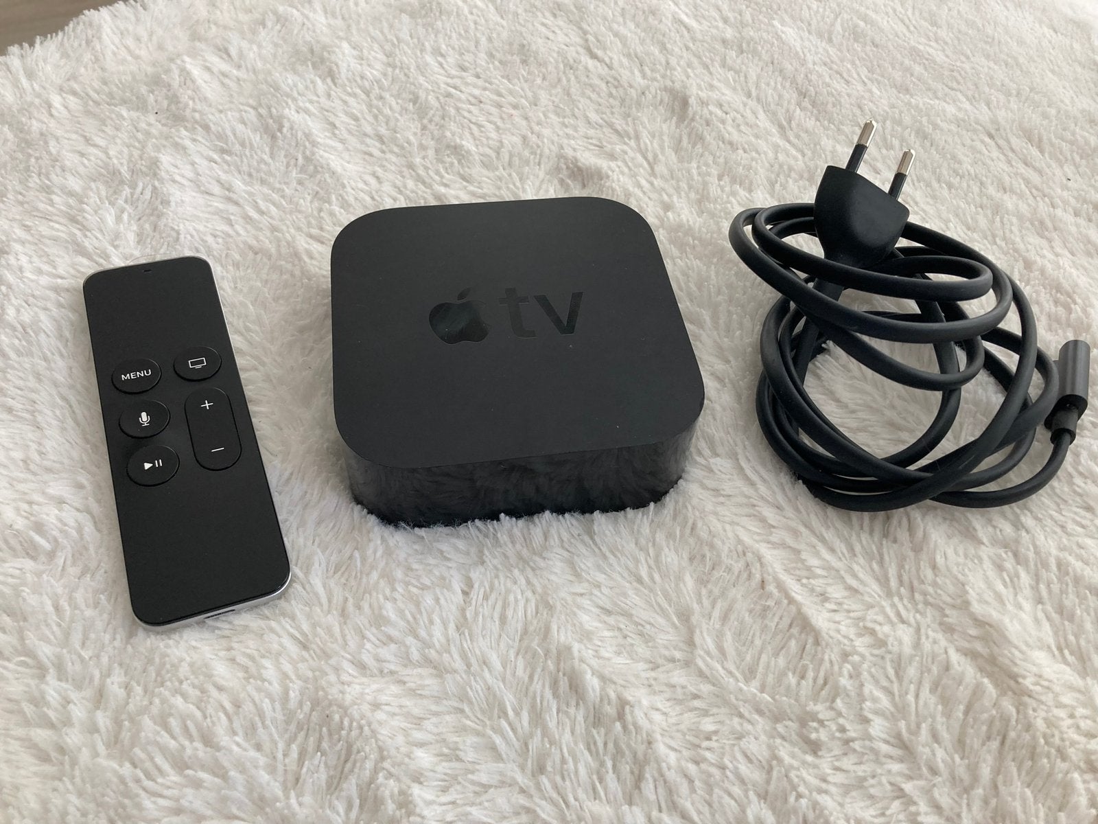 Apple TV 4 HD 32GB. ZIGGO GO/HBO/NETFLIX/NPO/PRIME/2026, Ophalen of Verzenden, Zo goed als nieuw, HDMI, Minder dan 500 GB