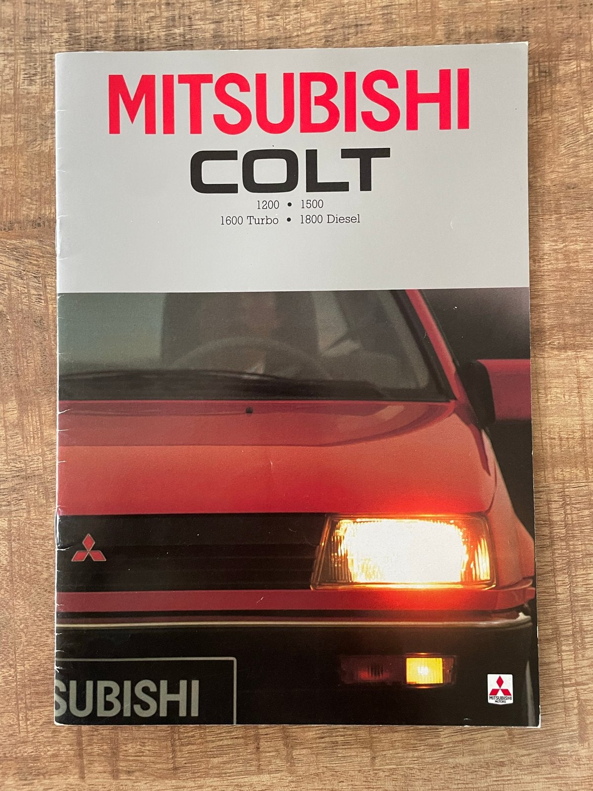Mitsubishi Colt brochure 1985 - 1200, 1500, 1600 Turbo, 1800, Boeken, Ophalen of Verzenden, Zo goed als nieuw, Mitsubishi
