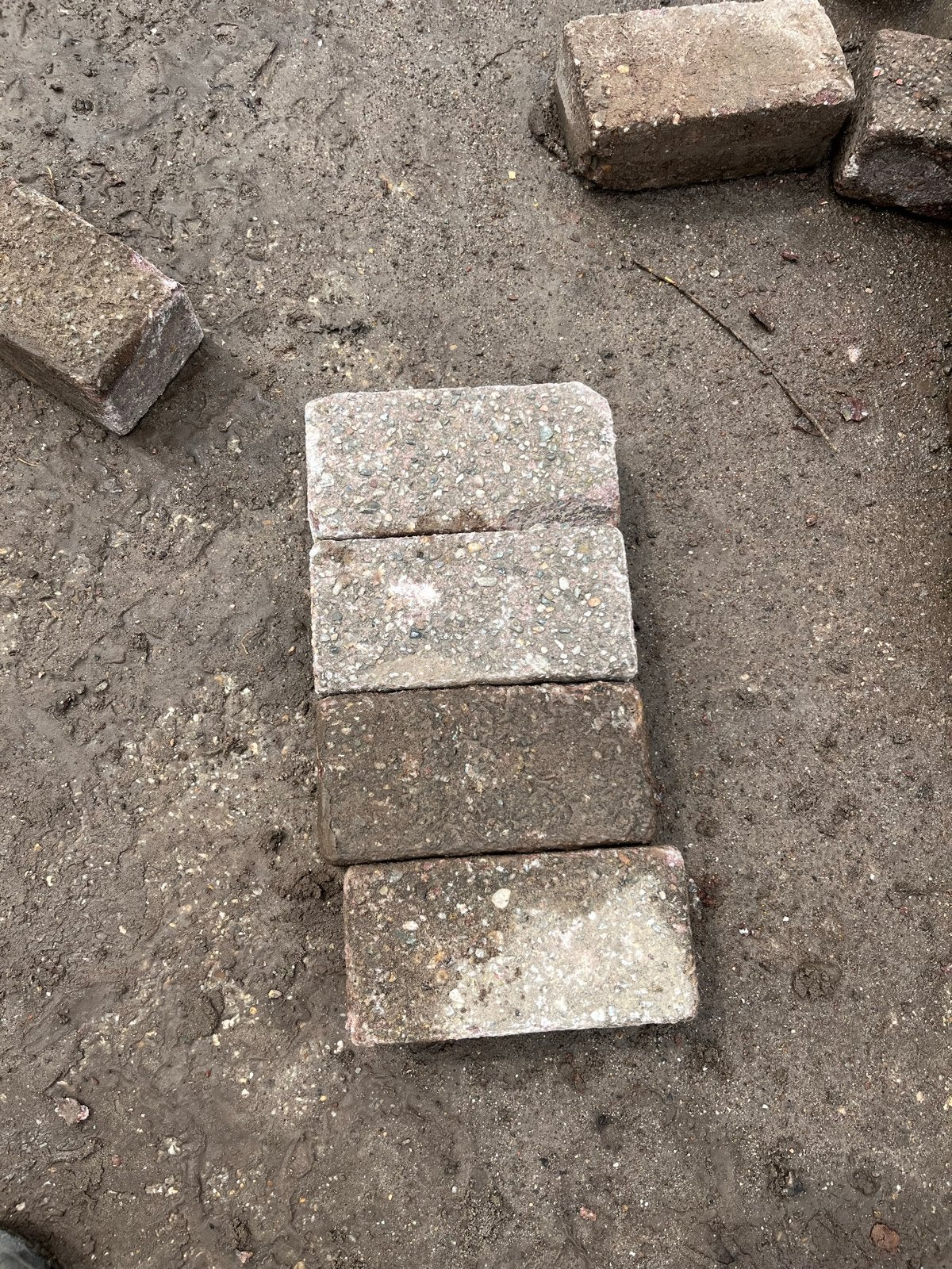 Grote partij gebruikte beton klinkers, Tuin en Terras, Gebruikt, Klinkers, Ophalen of Verzenden, 10 m² of meer