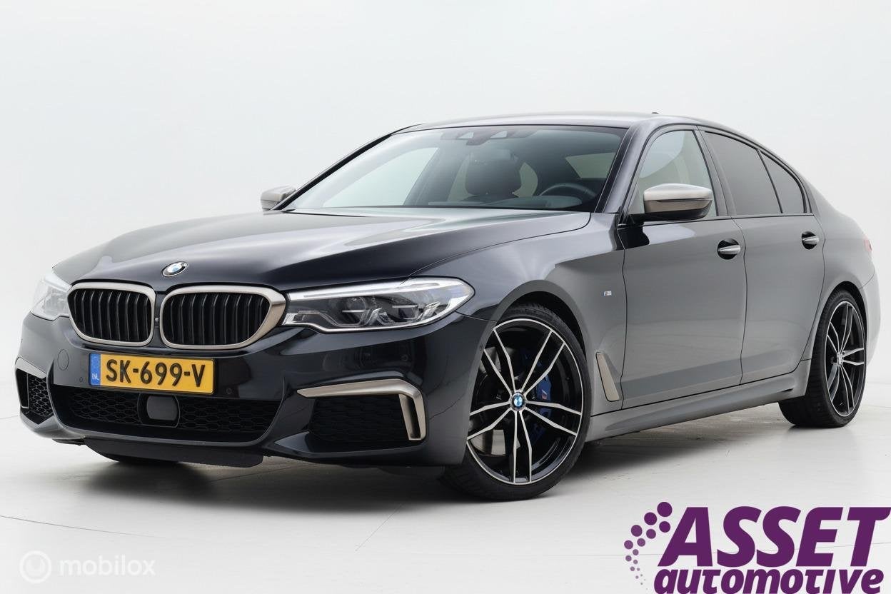 BMW M550i xDrive High Ex 544pk | pano | CoPilot | nappaleer, Auto's, Automaat, Gebruikt, 4395 cc, Zwart