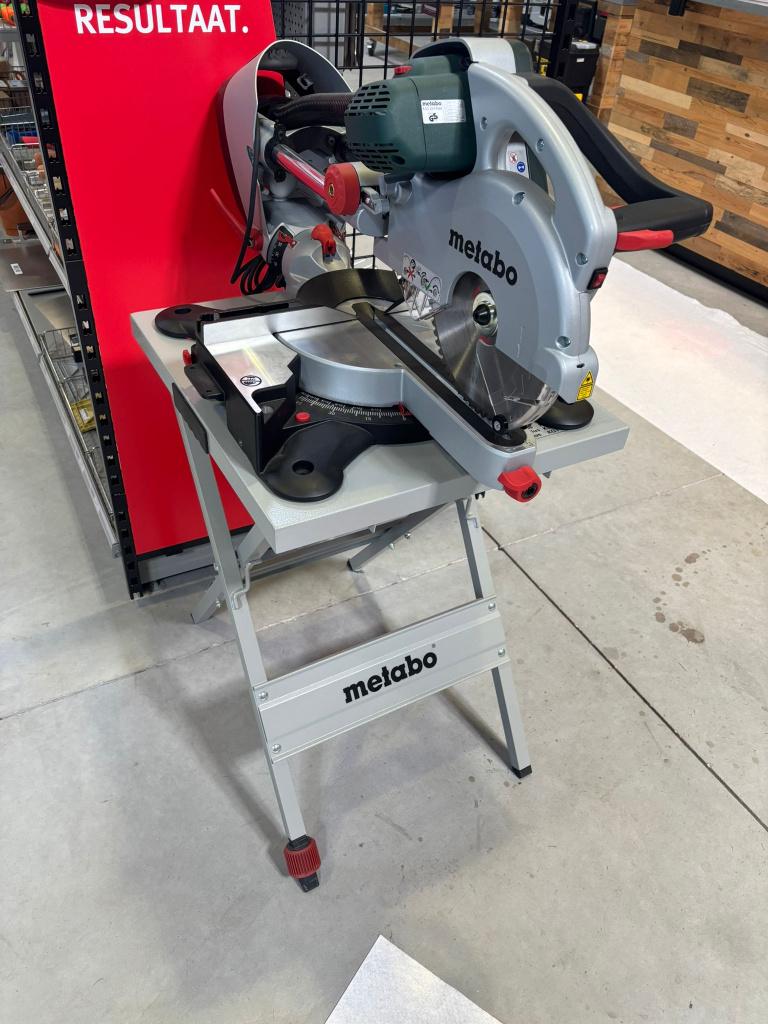 Nieuwe Metabo afkortzaag met bijbehorende tafel., Ophalen, 70 mm of meer, Nieuw, Afkortzaag