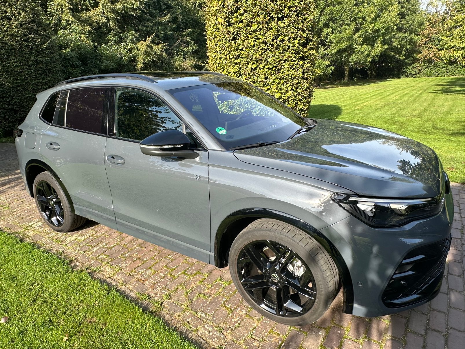 Foto 5 van Volkswagen Tiguan Hybride 272PK R-Line 2025 Dolphin Grijs