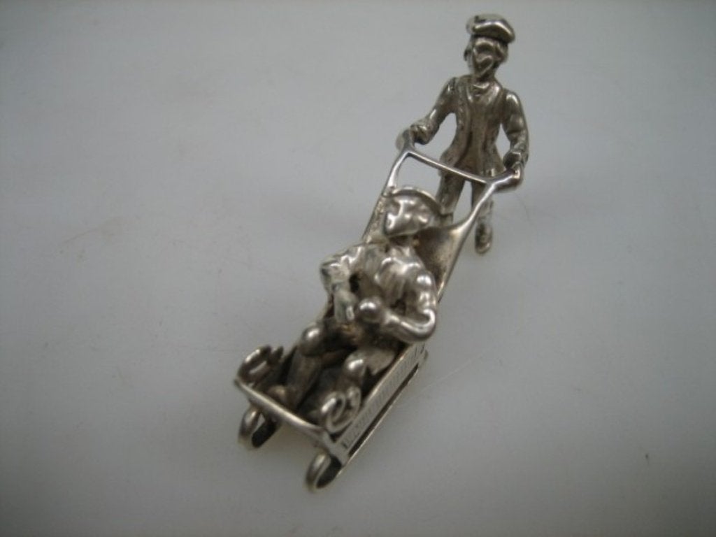 Zilver Miniatuur Vrouw met Kind en Slee 1964 van J. Weeda, Verzenden, Zilver