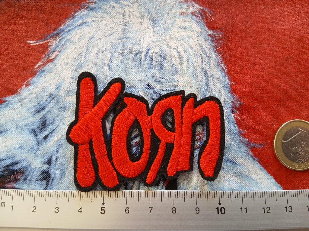 Korn leuke shaped rood logo patch k78 --5 x 7 cm, Ophalen of Verzenden, Nieuw, Kleding