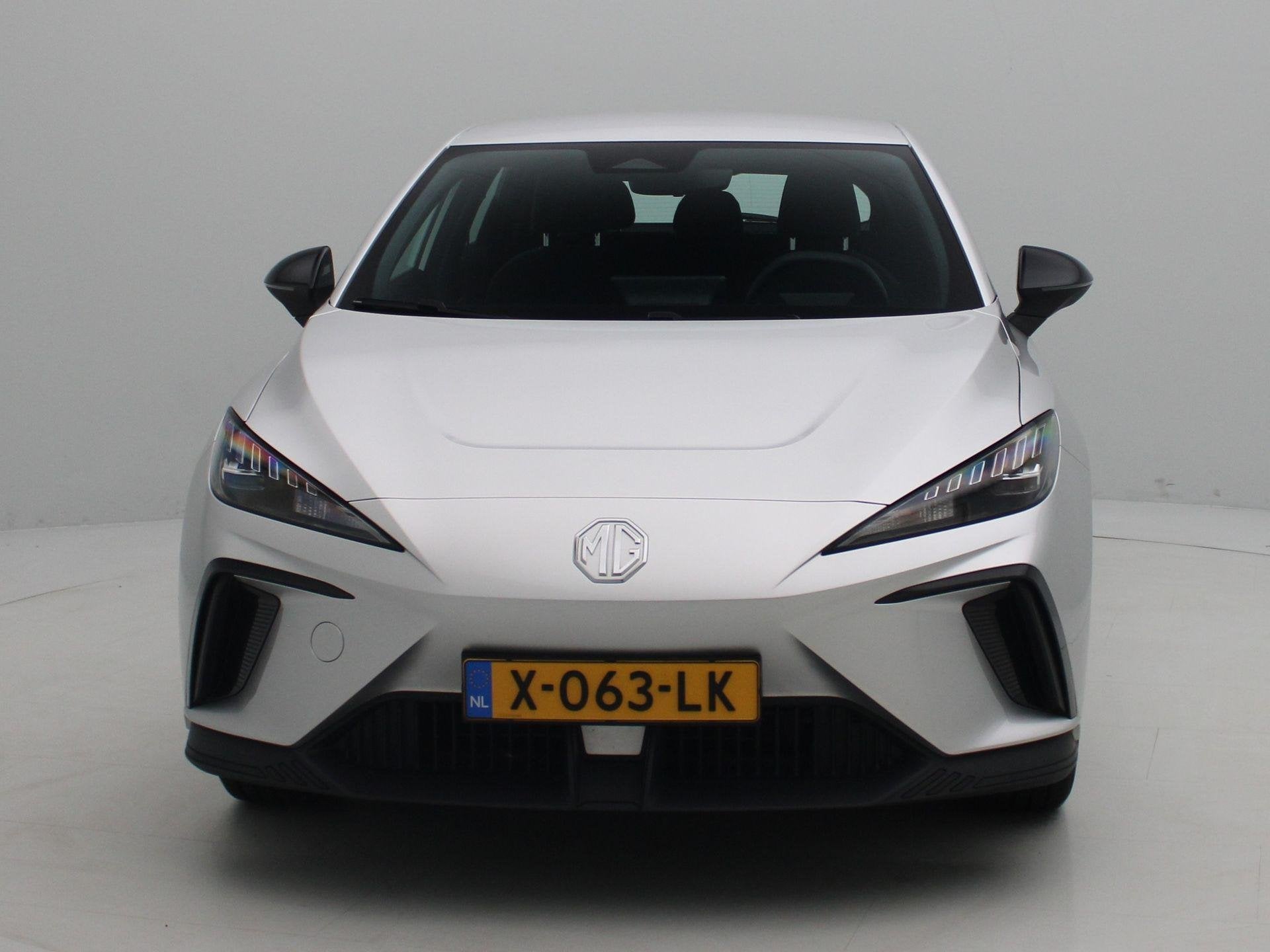MG MG4 Electric Standard 51 kWh | Apple carplay | LED Verlic, Auto's, Automaat, 12 maanden, Parkeersensor, Zilver of Grijs