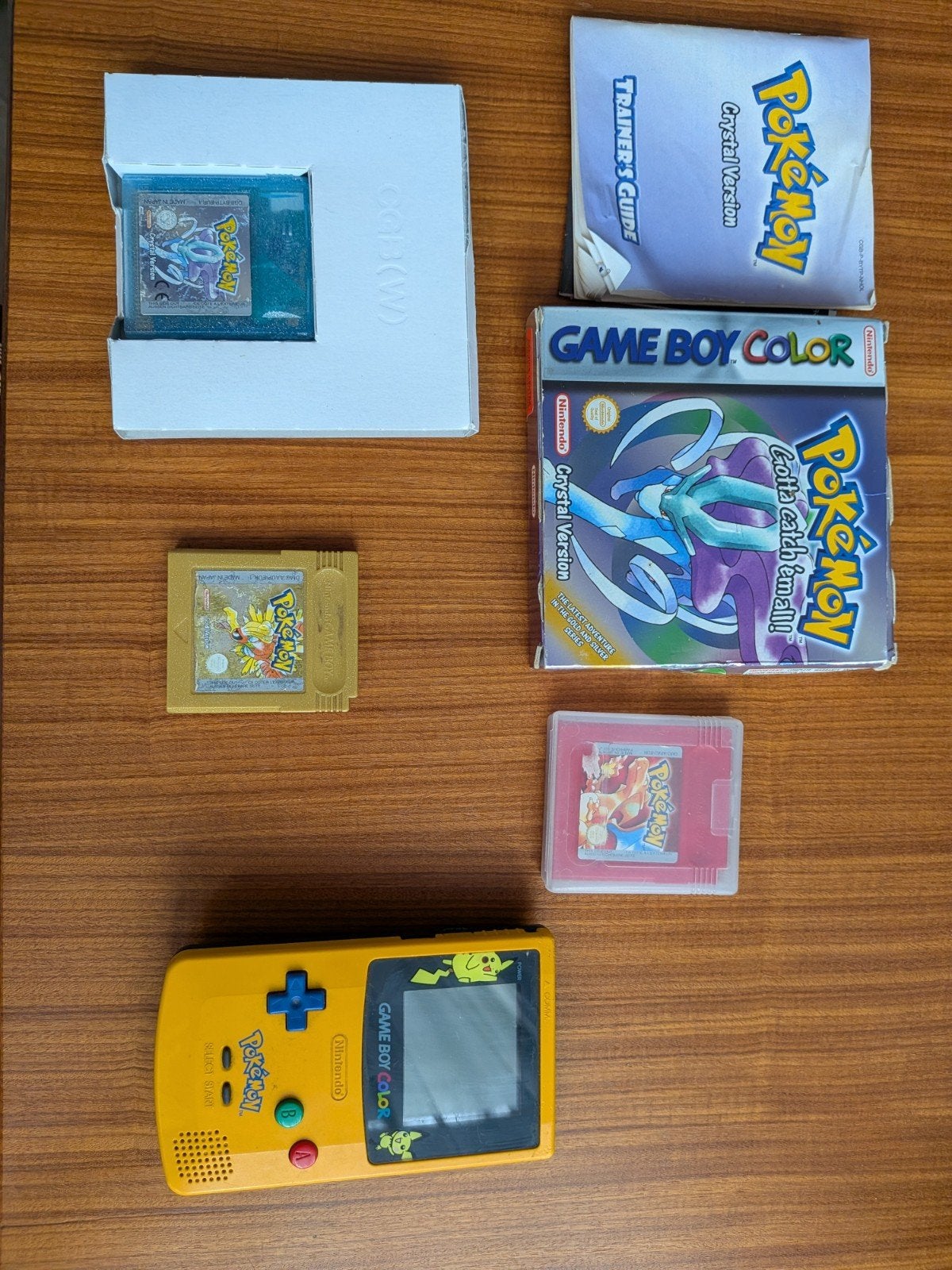 Game Boy Color Pikachu (Defect) + Crystal, gold en red, 1 speler, Ophalen of Verzenden, Avontuur en Actie, Vanaf 3 jaar