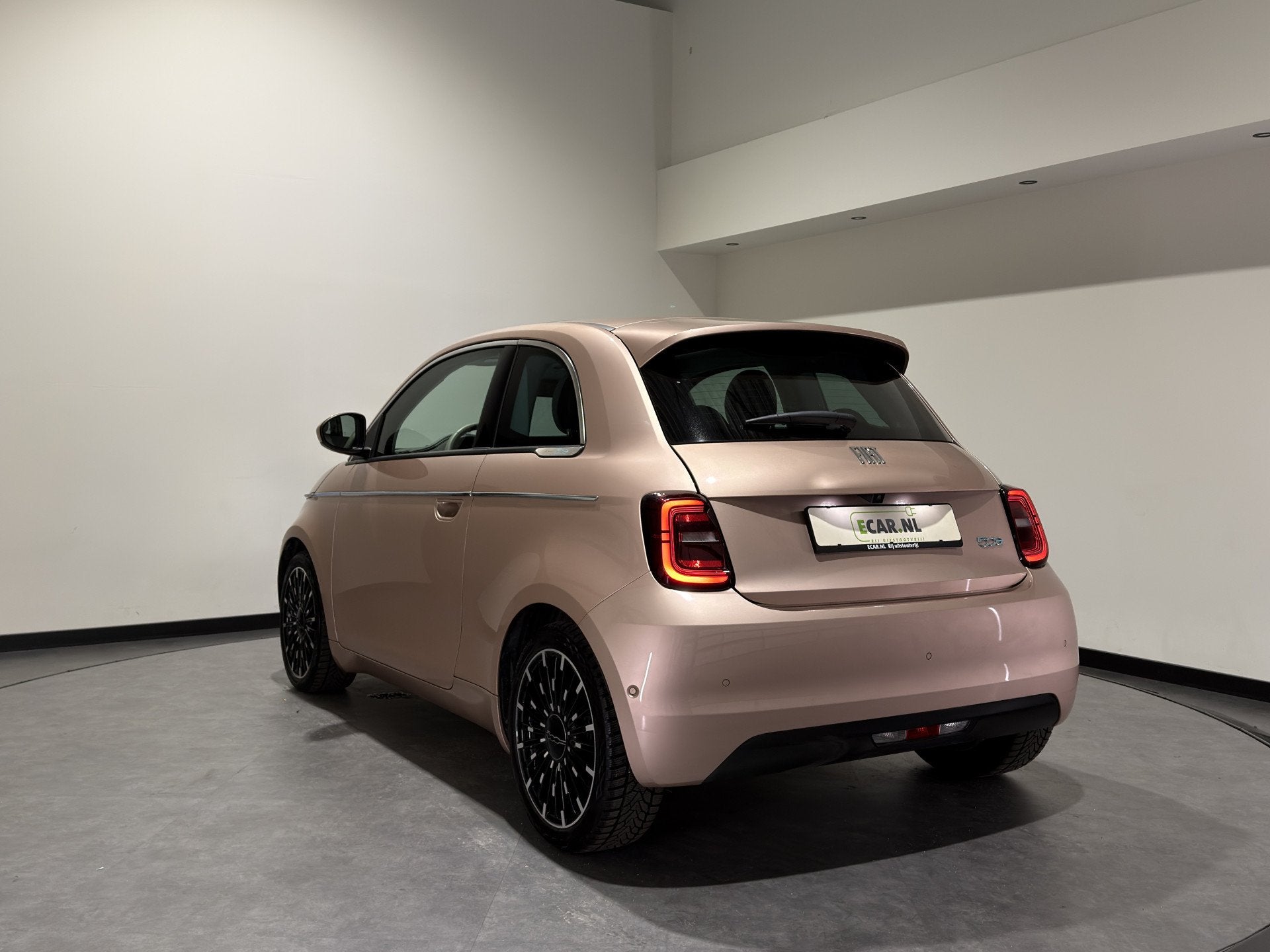 Fiat 500 La Prima 42 kWh | pano dak | Led voor \ achter lich, Auto's, Gebruikt, Overige kleuren, Met garantie (alle), 4 stoelen