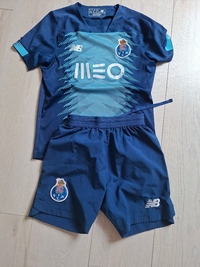 Officeel traningspakje FC Porto maat 134, Kinderen en Baby's, Kinderkleding | Maat 134, Gebruikt, Jongen of Meisje, Sport- of Zwemkleding