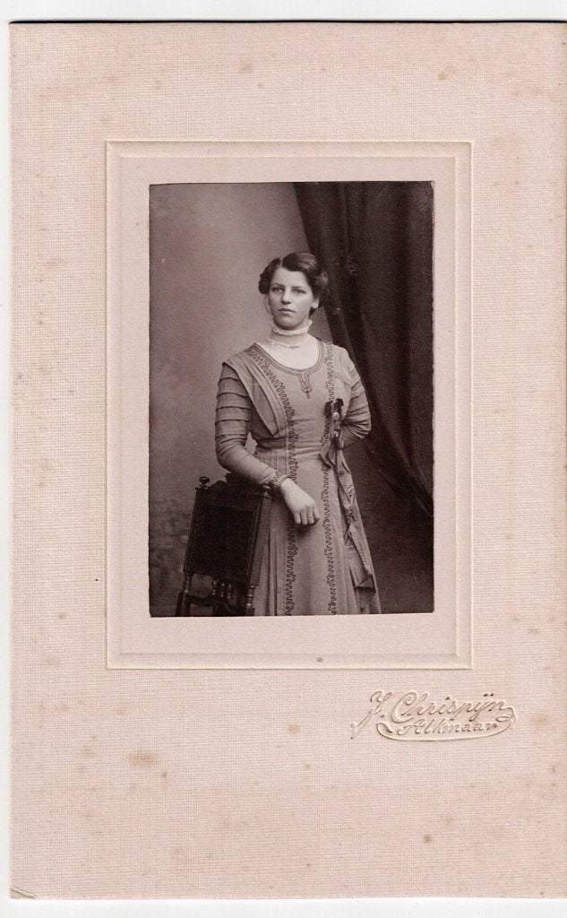 Cab. foto nr 1. J. van Loo in 1910 in Oudkarspel (Alkmaar)., Gebruikt, Foto, Ophalen of Verzenden, Voor 1940