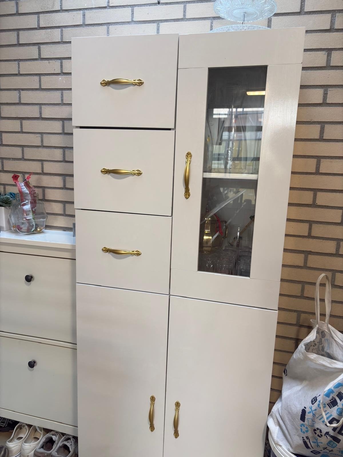 Witte kast met lades en glazen deur, Ophalen, Gebruikt, Met lade(s), 50 tot 100 cm