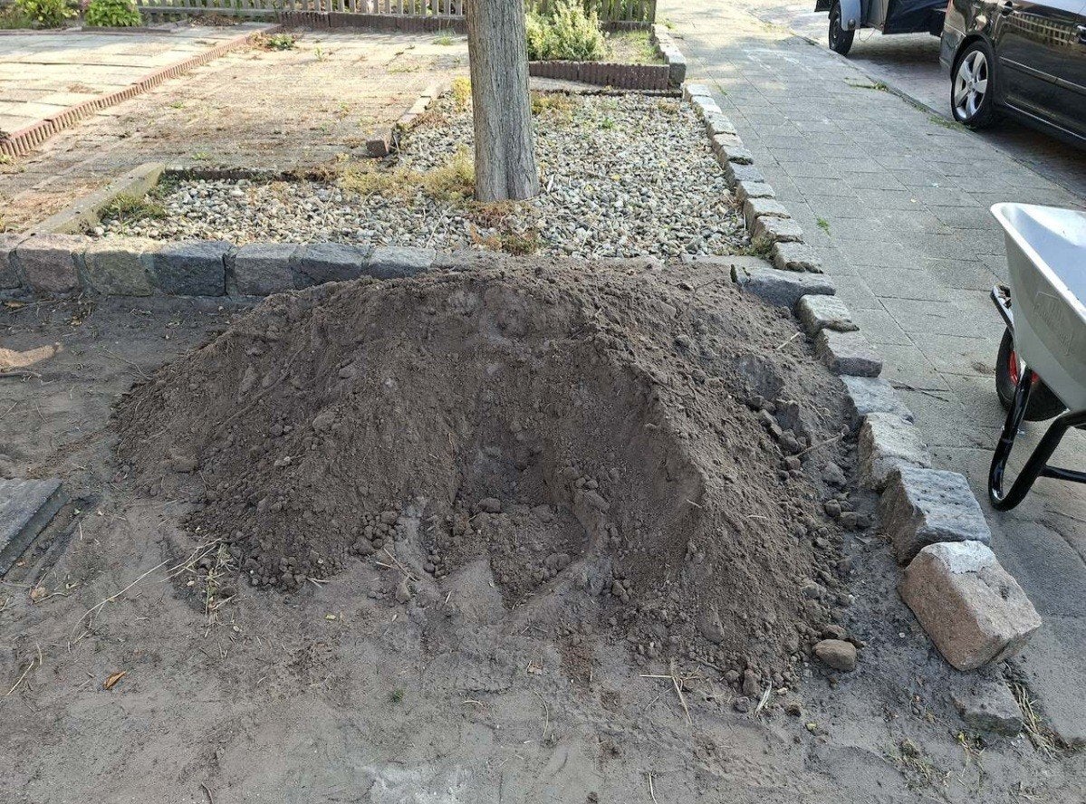Gratis zwart zand op te halen in Eelde, Tuin en Terras, Zand, Ophalen, Gebruikt, Overige typen