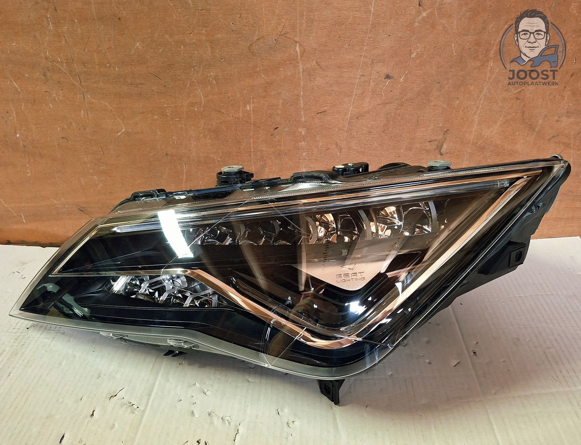 Koplamp nieuw LED OEM Seat Leon 5F FL 2017-2020 5F1941773A, -Autovia A-2 km 585, 08760 Martorell, Spanje, -Seat S.A., Herkomst onderdeel bekend