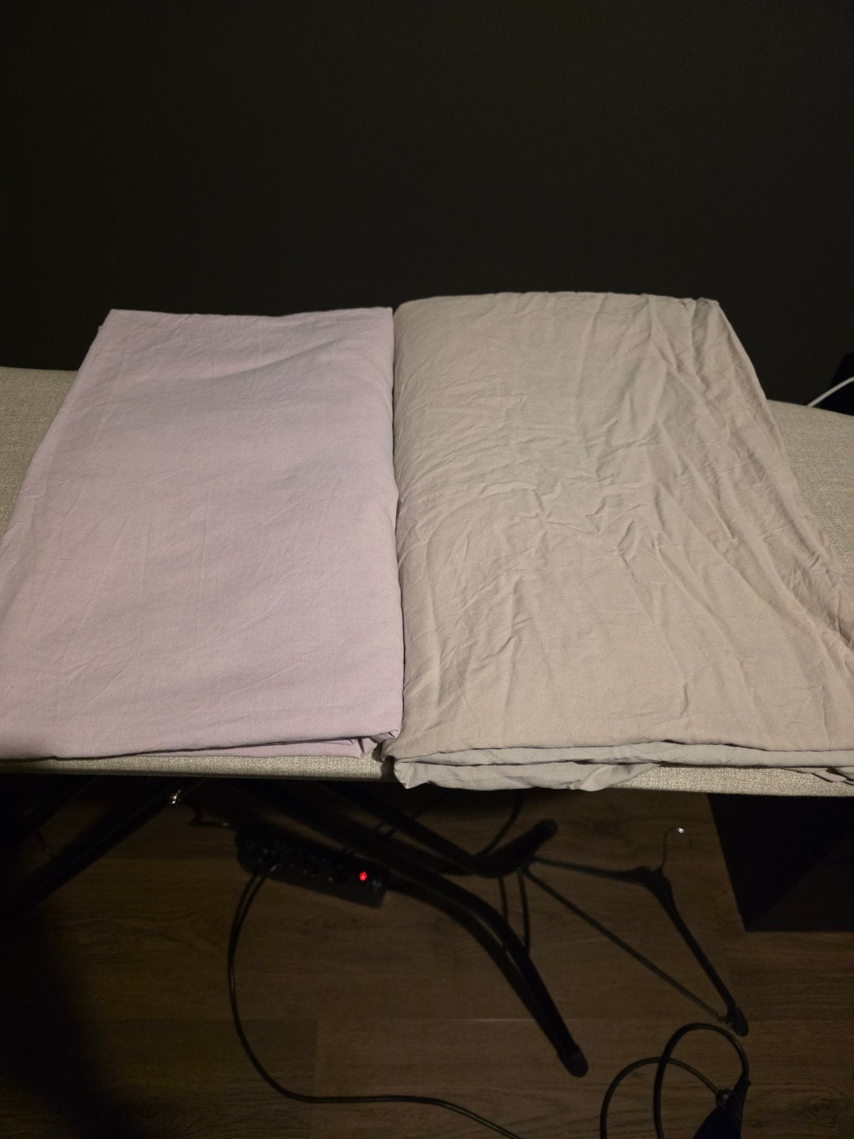 Roze en lichtgrijze hoeslaken 120 cm breed voor twijfelaar, Gebruikt, Meerkleurig, Hoeslaken of Sloop, Katoen