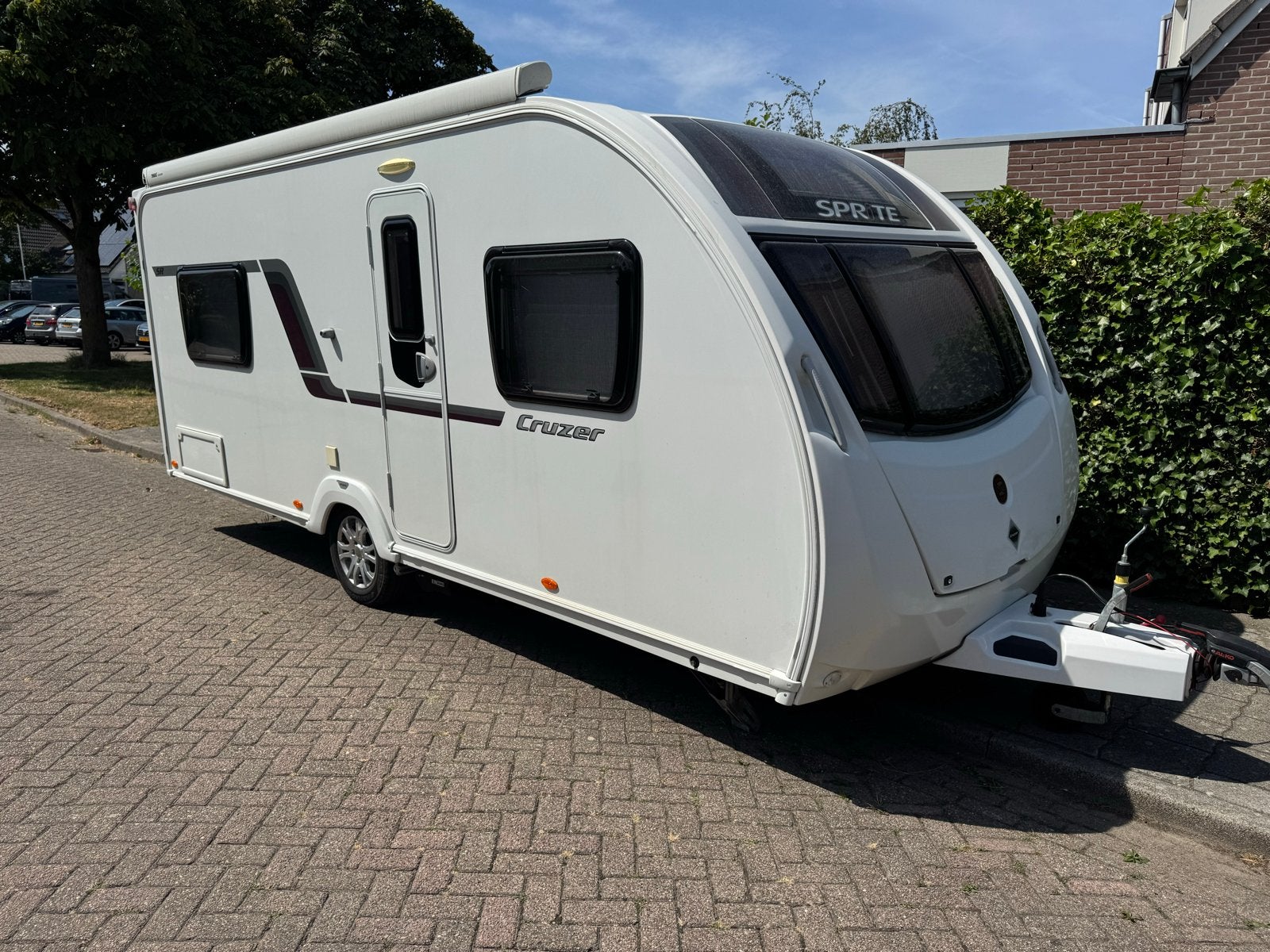 Sprite Cruzer 580 SR - Luxe mover en airco, Rondzit, Frans bed, Particulier, 5 tot 6 meter