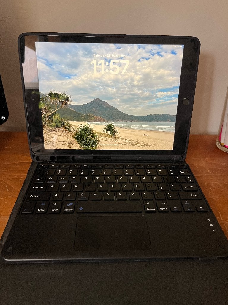 Apple iPad 7e generatie – 32 GB – met toetsenbordhoes