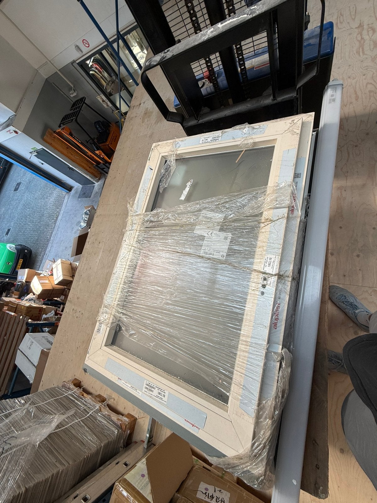 Kozijn melkglas 3 dubbel gelaagd. Kantel en open, Doe-het-zelf en Verbouw, Raamkozijn, Zo goed als nieuw, Hout, Ophalen