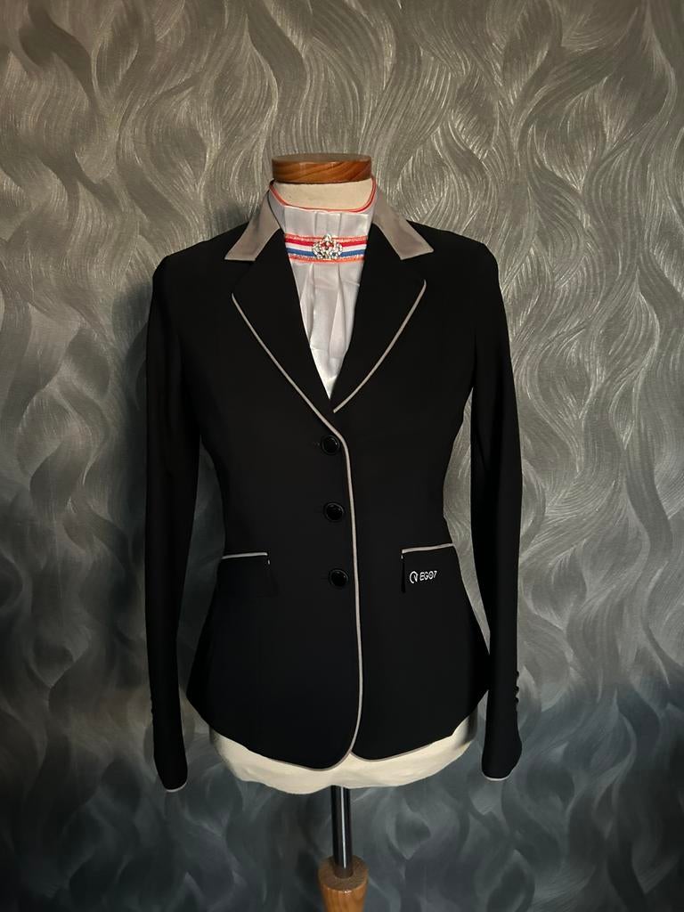 Prachtig Ego7 Wedstrijdjasje IT 38 - NL 34, Dieren en Toebehoren, Ophalen of Verzenden, Nieuw, Dressuur, Bovenkleding
