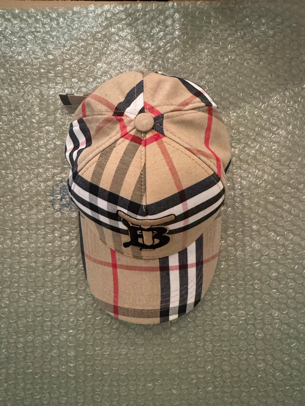 Burberry pet met iconisch ruitpatroon en TB-logo, Ophalen of Verzenden, Zo goed als nieuw, One size fits all, Pet