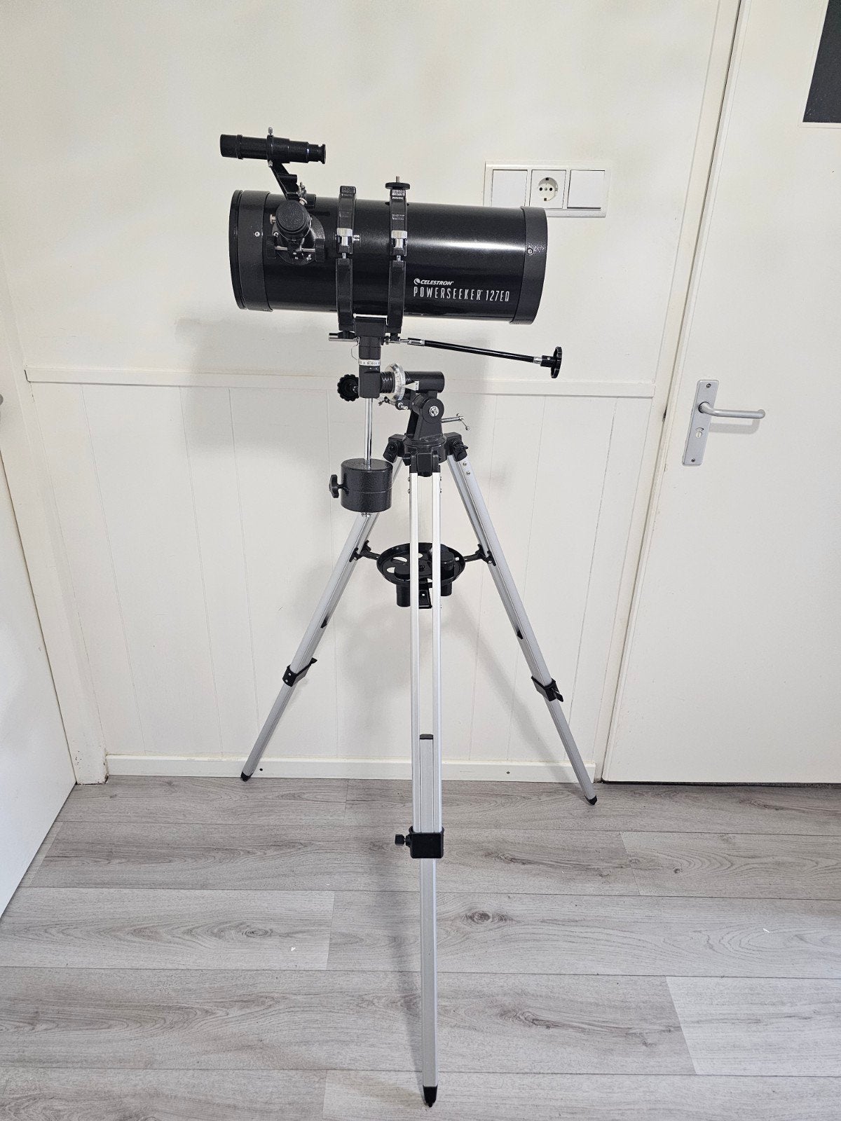 Celestron PowerSeeker 127EQ Telescoop (lees beschrijving), Ophalen, Gebruikt, 80 tot 200 mm, Met statief