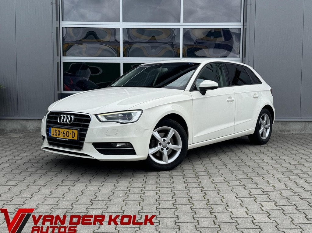 Audi A3 Sportback 1.4 TFSI Ambiente 5 Deurs | Xenon | Sensor, Voorwielaandrijving, Gebruikt, 4 cilinders, 122 pk