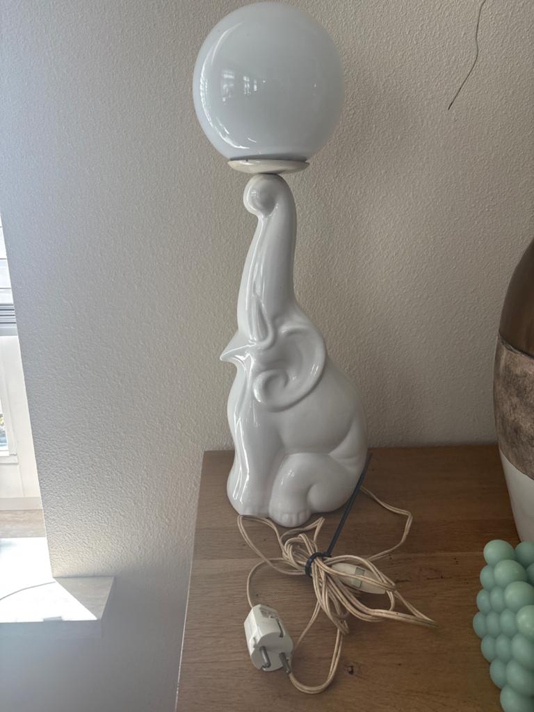 Keramiek wit olifant lamp met bal vintage jaren 70 80, Huis en Inrichting, Lampen | Tafellampen, Ophalen of Verzenden, Zo goed als nieuw