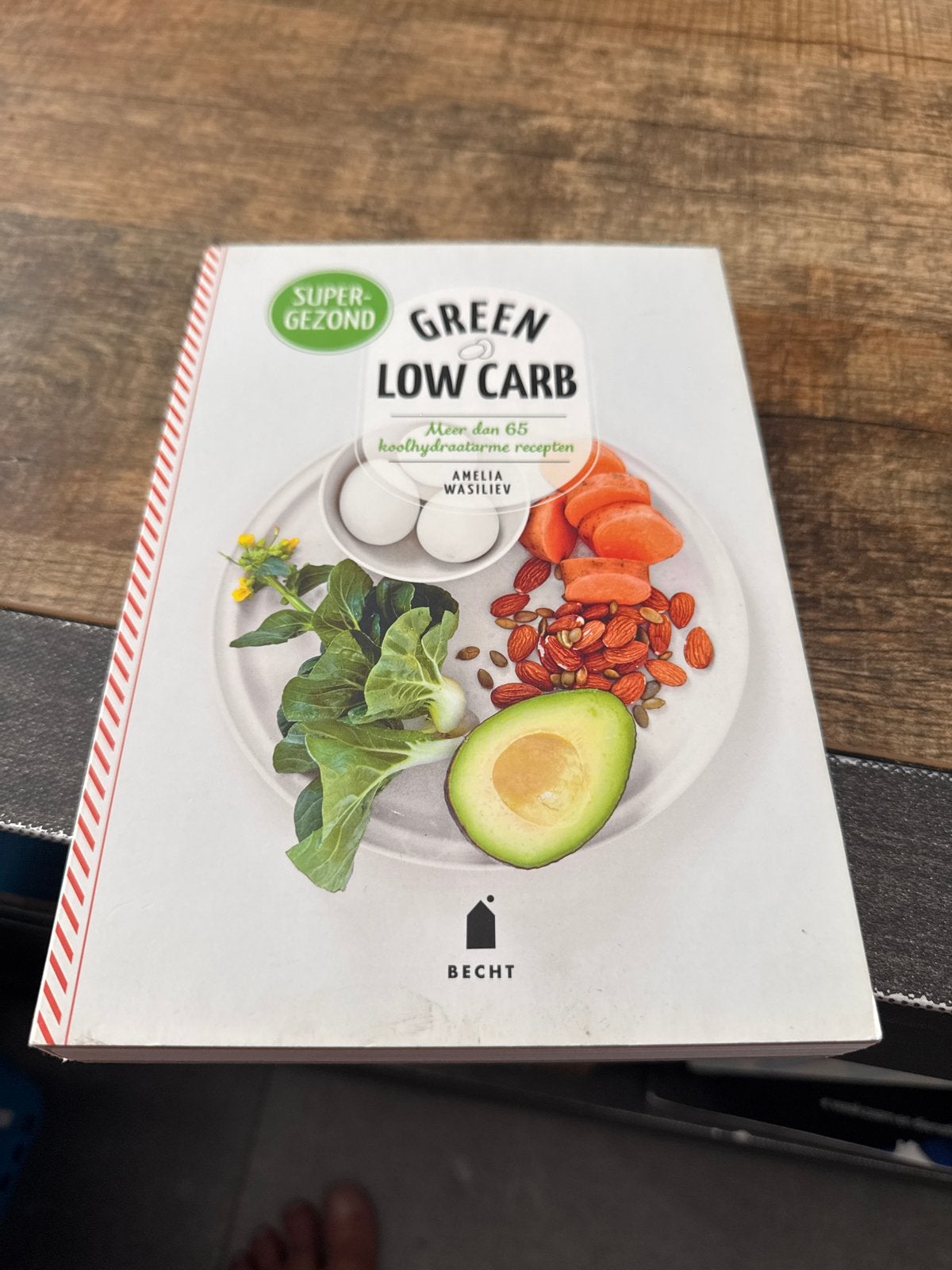 Super Gezond Green Low Carb Kookboek - Amelia Wasiliev, Boeken, Ophalen, Hoofdgerechten, Zo goed als nieuw, Gezond koken