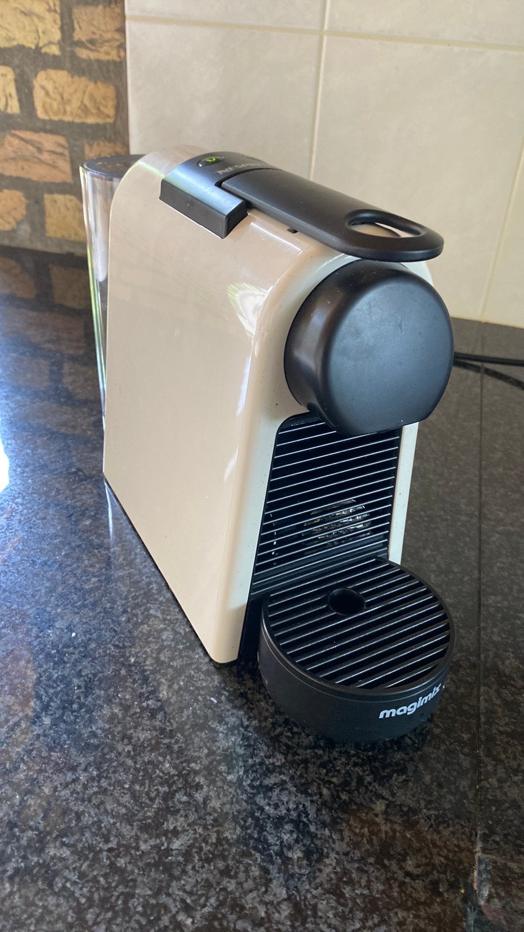 Magimix Nespresso machine - Zo goed als nieuw, Ophalen, Zo goed als nieuw, Koffiemachine, Koffiepads en cups