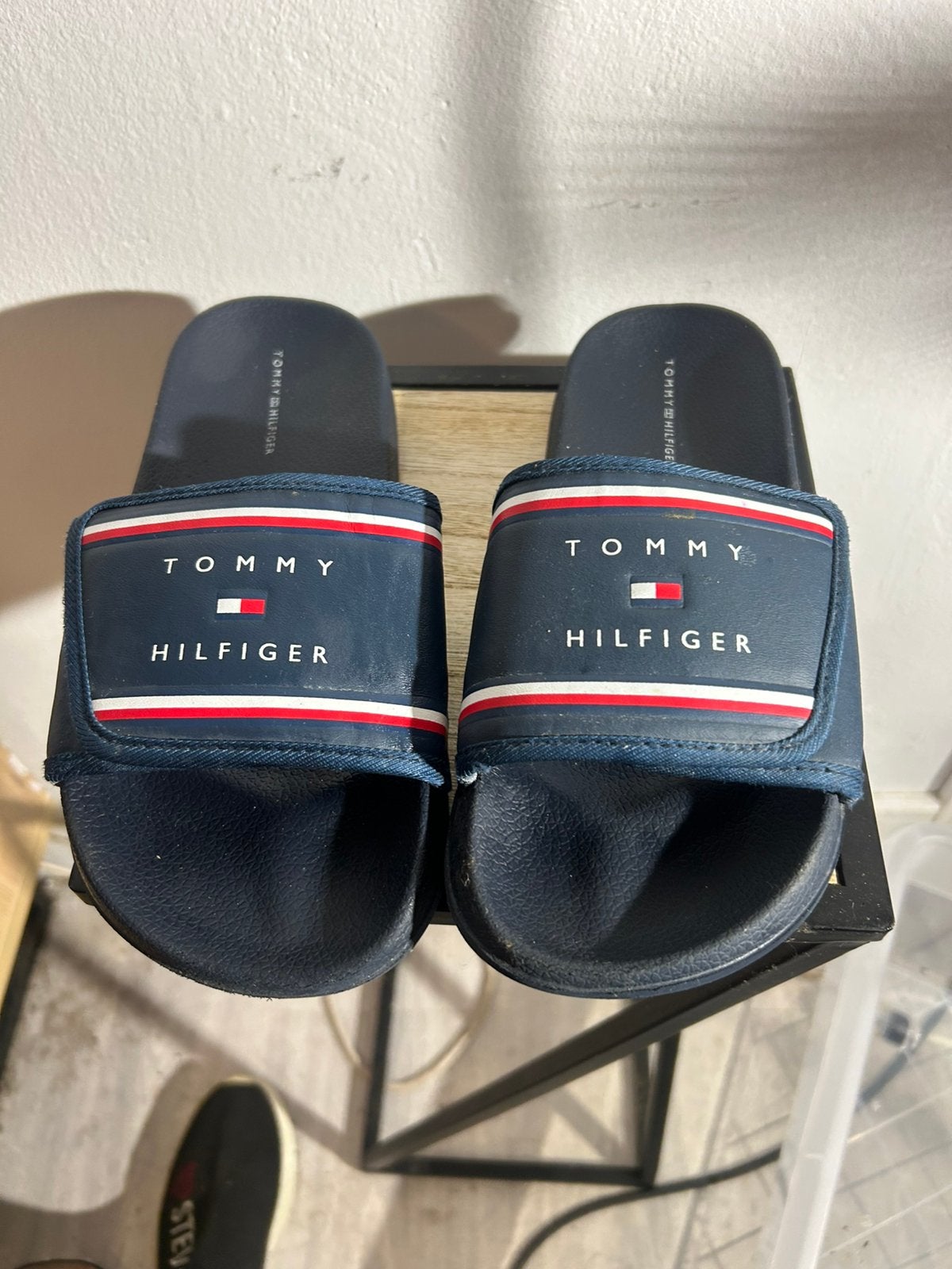 Tommy Hilfiger, Slippers, Blauw, Ophalen of Verzenden, Zo goed als nieuw