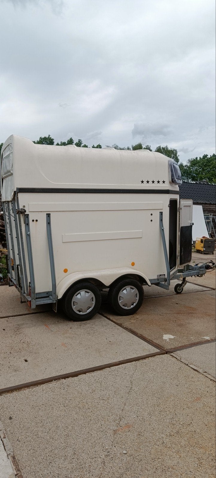 Goed onderhouden Heja 1,5 paards geschikt voor B rijbewijs, Dieren en Toebehoren, Ophalen of Verzenden, Gebruikt, Polyester, 1½-paards trailer