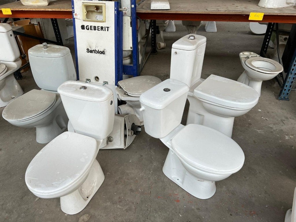 Mooie gebruikte duoblokken ( toiletten ) € 100/stuk., Doe-het-zelf en Verbouw, Ophalen, Gebruikt, Chroom, Toilet