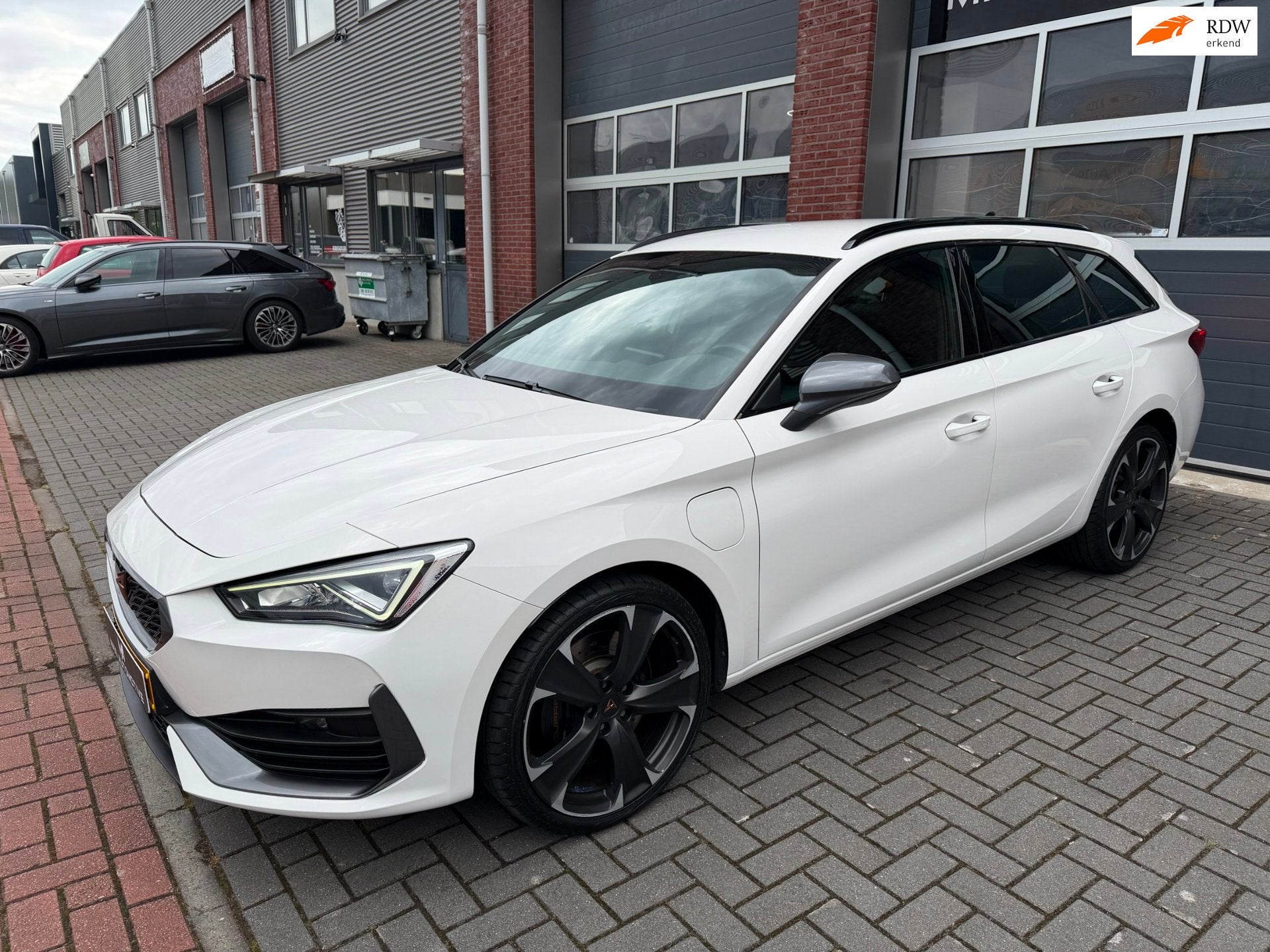 Cupra Leon Sportstourer 1.4 e-Hybrid 245 LED Sfeer Navi PDC, Auto's, Dealer onderhouden, Gebruikt, 4 cilinders, 150 pk