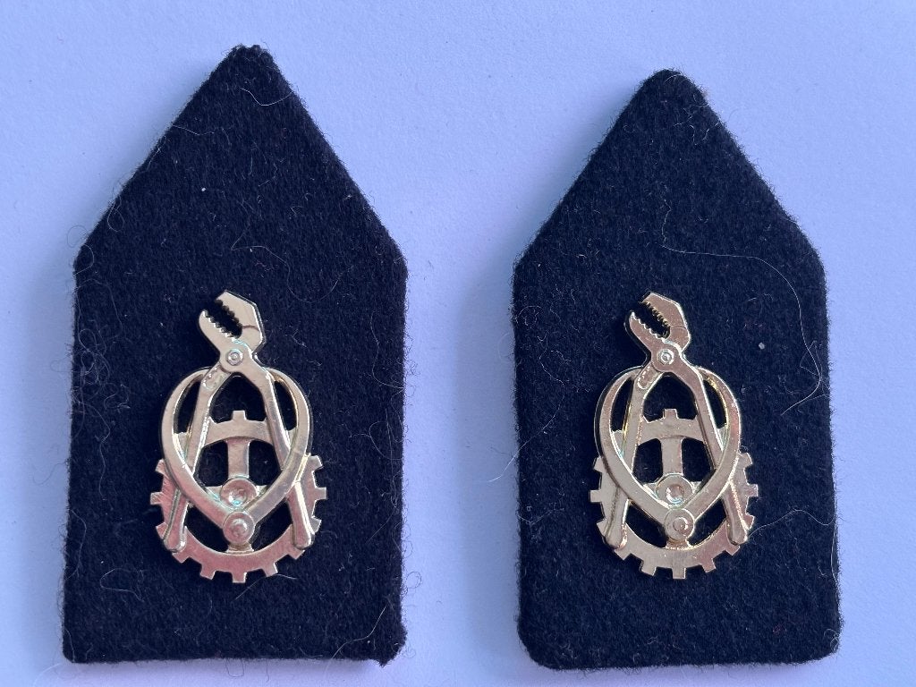 Set kraag emblemen technische troepen, Verzamelen, Verzenden, Landmacht, Nederland, Kleding of Schoenen