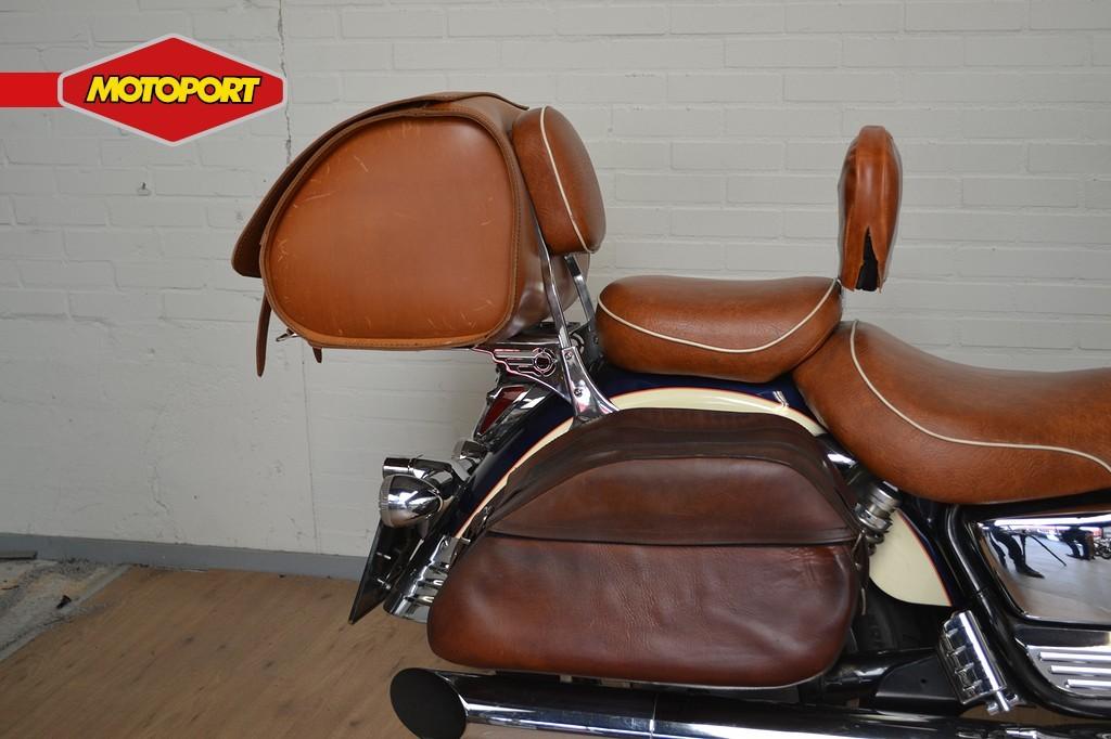 Honda GL 1500 C2 F6C Flat Six Valkyr (bj 1998), Dorneveld 180-184
B-1731  Zellik, BE, Honda Motor Europe, Chopper, Bedrijf