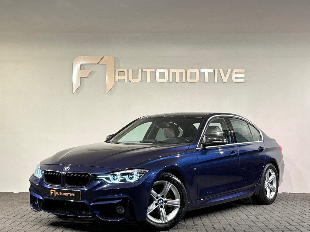 BMW 3-serie 320i M Sport Leder|Head Up|Camera|Sportuitlaat, Auto's, BMW, Automaat, 1998 cc, Achterwielaandrijving, 4 cilinders
