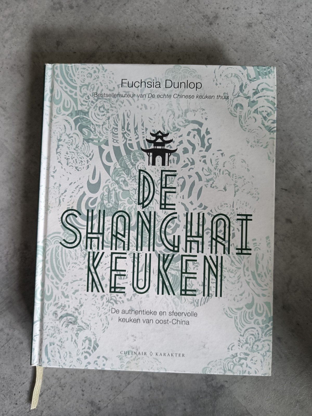 De Shanghai Keuken - Fuchsia Dunlop kookboek, Boeken, Ophalen of Verzenden, Zo goed als nieuw, Hoofdgerechten, Azië en Oosters