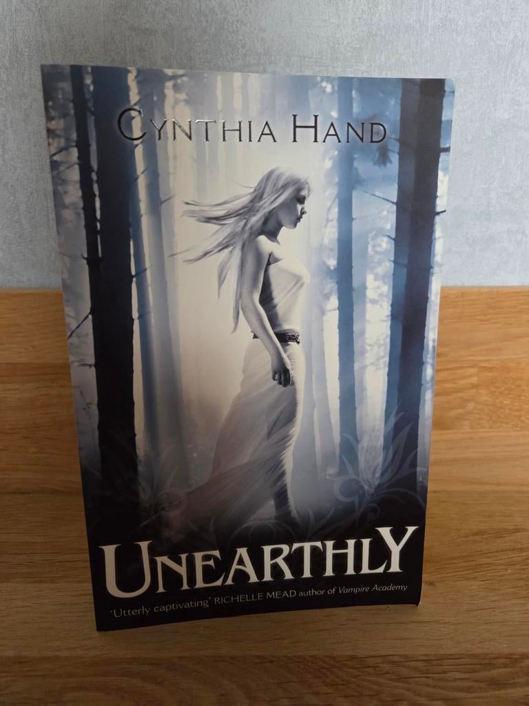 Unearthly van Cynthia Hand Engels, Boeken, Fantasy, Gelezen, Ophalen of Verzenden
