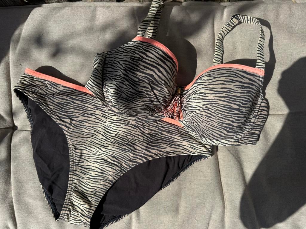 Prima Donna Swim grijs zwart tijgerprint bikini Maat 38 75D, Kleding | Dames, Ophalen of Verzenden, Gedragen, Grijs, Bikini