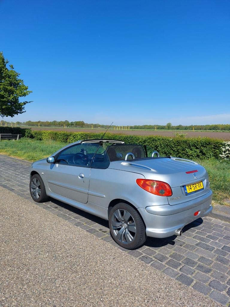 PEUGEOT 206CC 136PK 2 LITER, 206+, 136 pk, Zwart, Leder