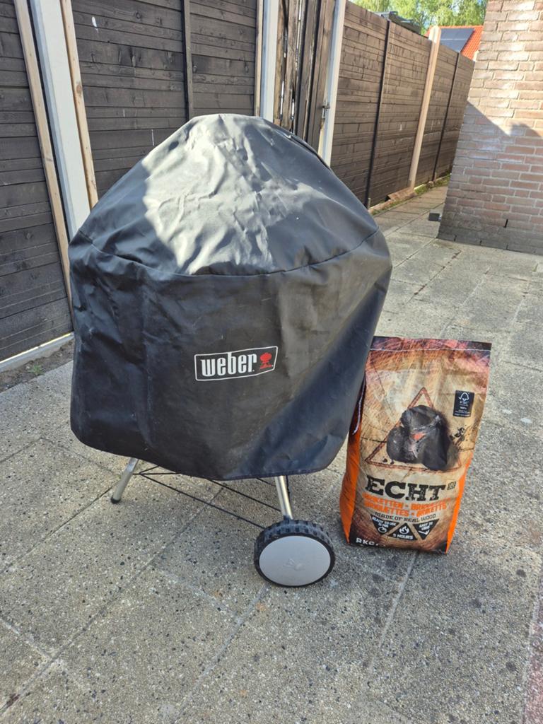 Weber Kettle BBQ 57 cm – compleet met accessoires, Ophalen of Verzenden, Gebruikt, Weber barbecue, Met accessoires