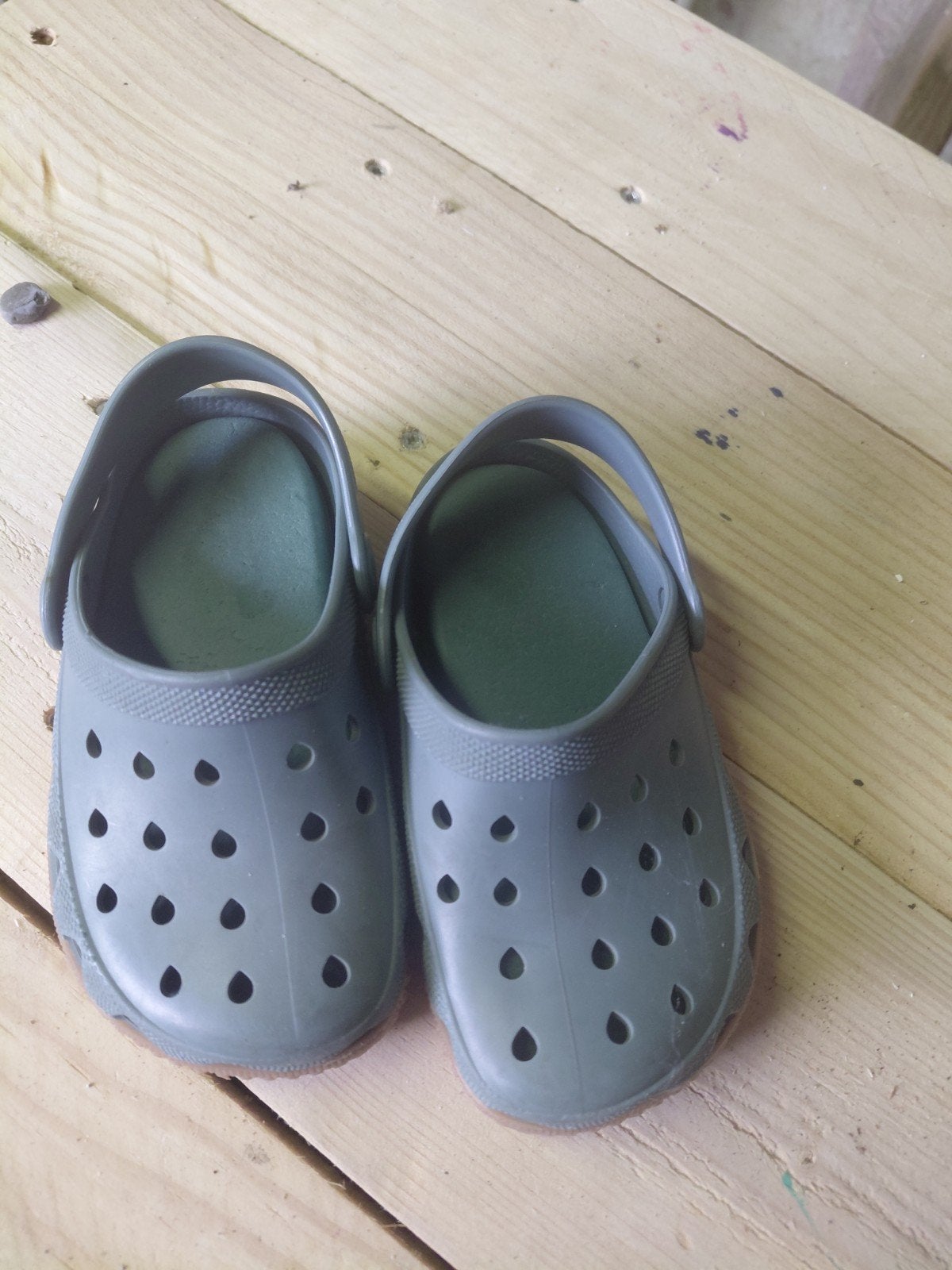 Kinder Crocs - Maat 24 - Groen - Made in Spain, Gebruikt, Jongen of Meisje, Schoenen, Ophalen of Verzenden